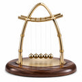 Péndulo de Newton Decorativo de Metal Dorado y Madera